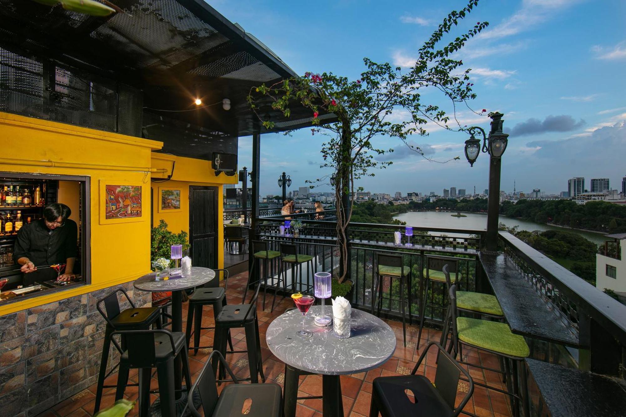 Trangtrang Premium Hotel & Sky Bar - Hanoi — Photos 2