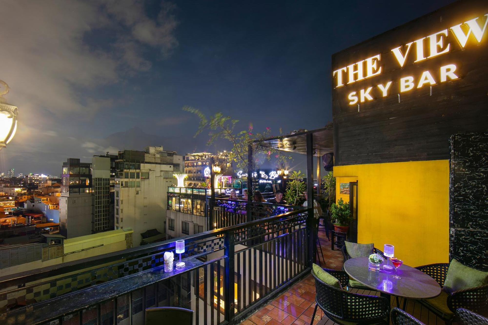 Trangtrang Premium Hotel & Sky Bar - Hanoi — Photos 1